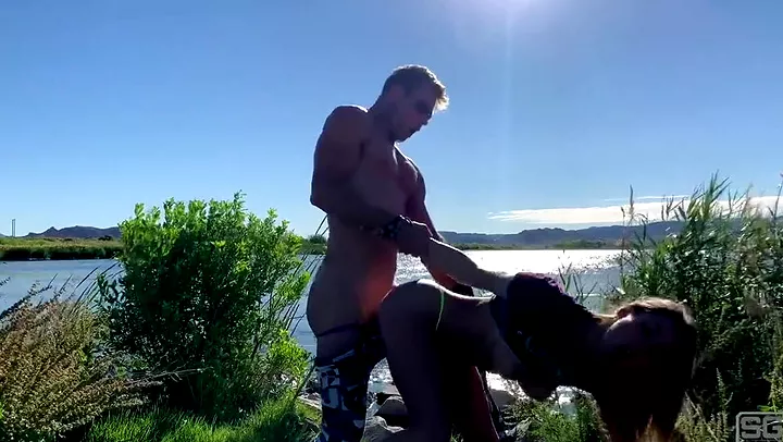 На берегу озера. 💜 Смотреть порно видео на massage-couples.ru